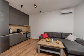 LUX Seafront APT - Close to the Sea - Private Parking